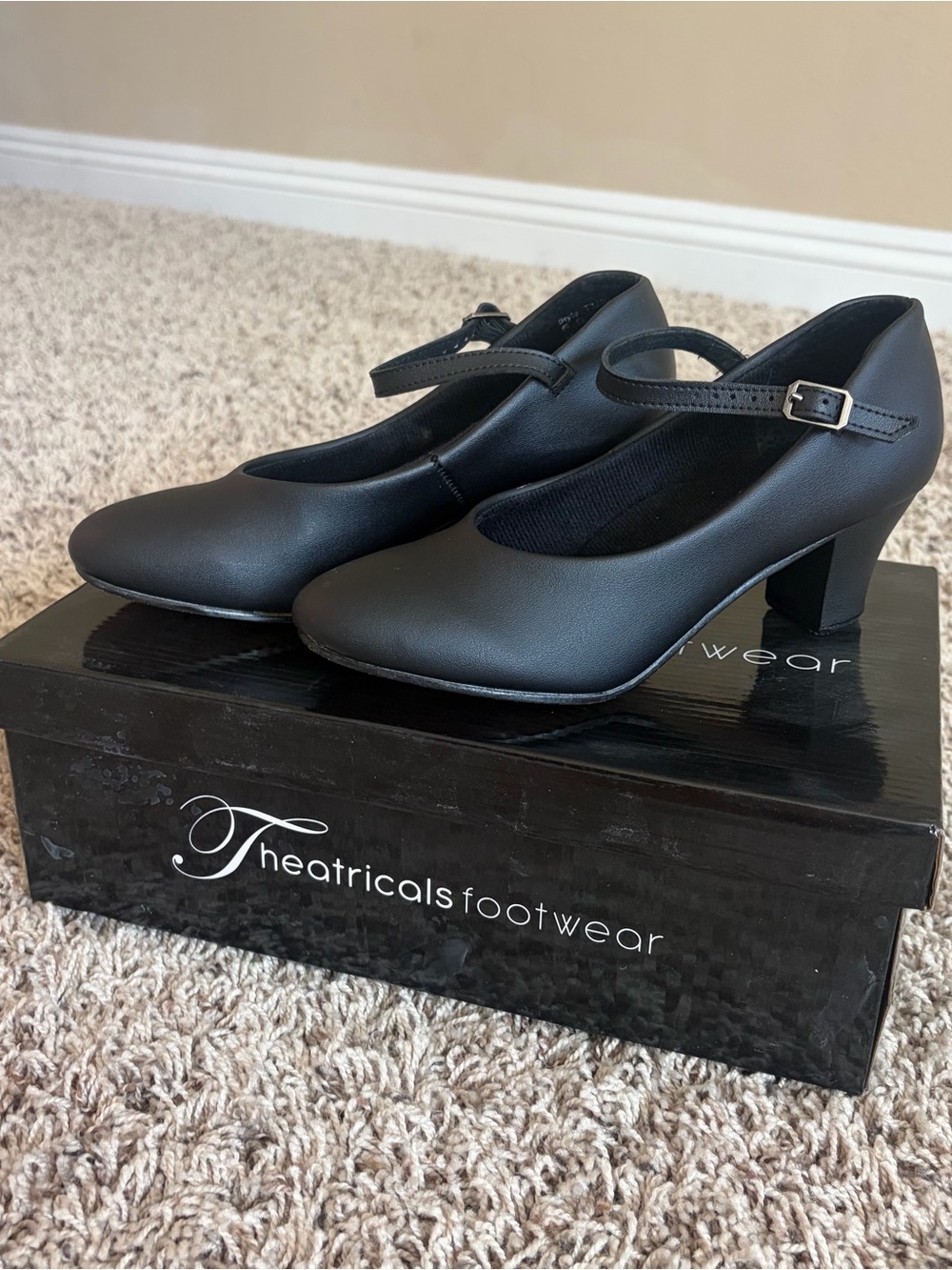 Black Mary Jane character shoes size 5 great condition